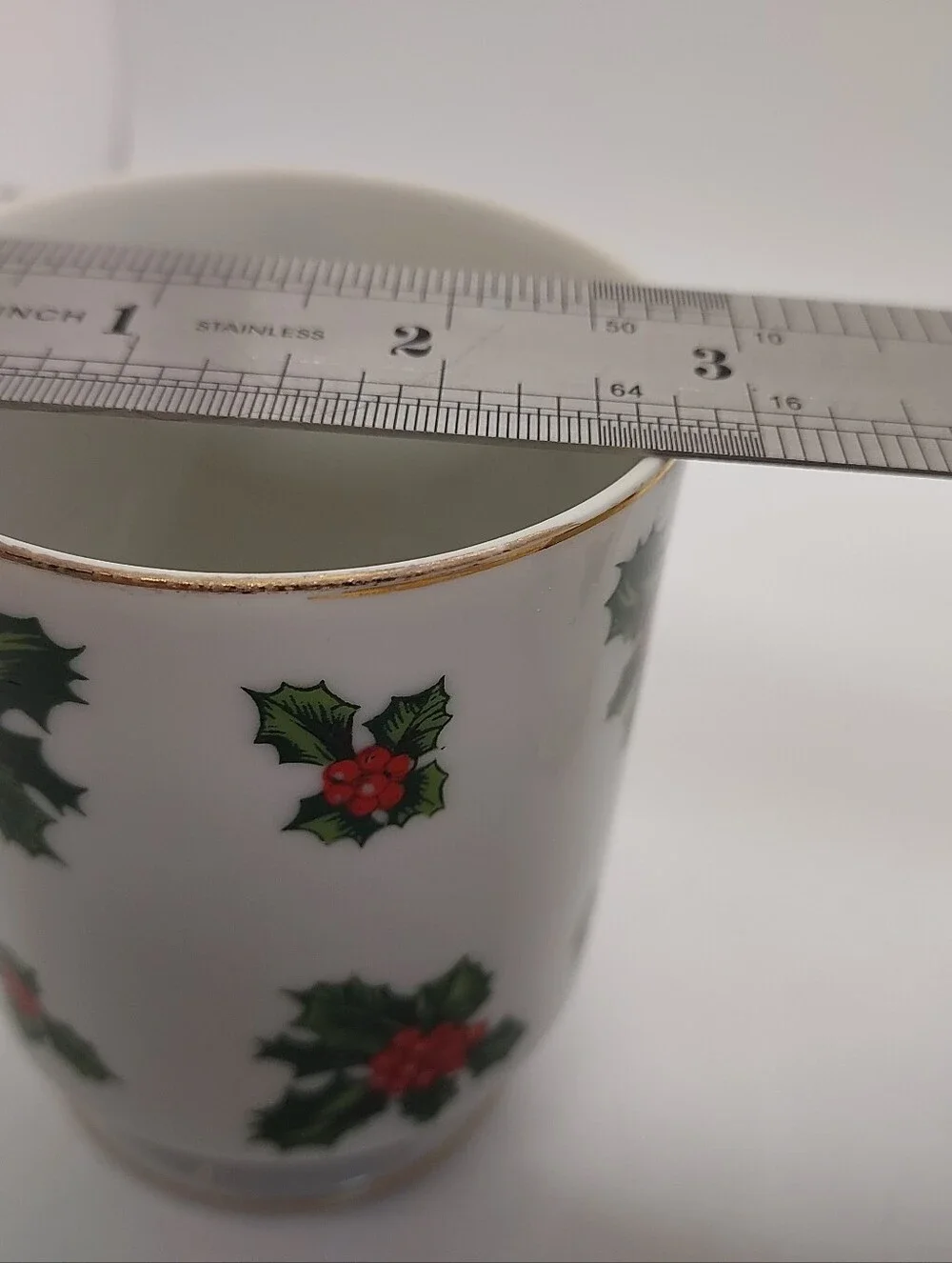 Vintage Lefton 8oz Christmas Holly Berry Footed Porcelain Coffee Mug Cups (2)